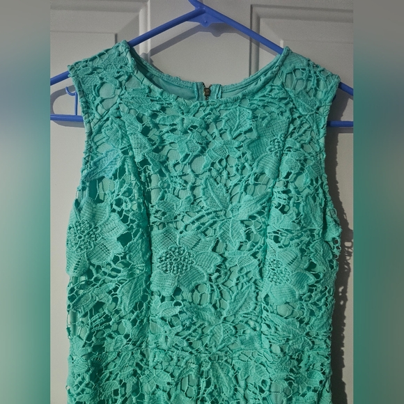 Woman's dress - Picture 2 of 7